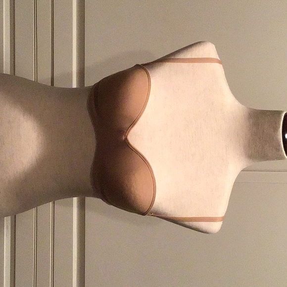 NUDE LIGHTLY-PADDED CONVERTIBLE SEAMLESS BRA - Picture 1 of 3